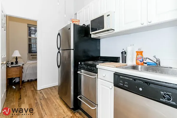 Rented by Wave Real Estate Group | media 62