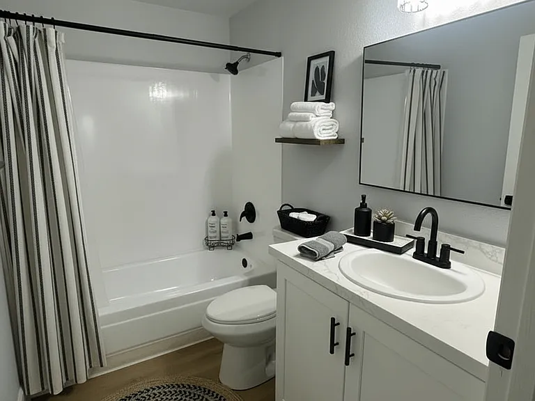 Sunset Park Apartments — Photo 19