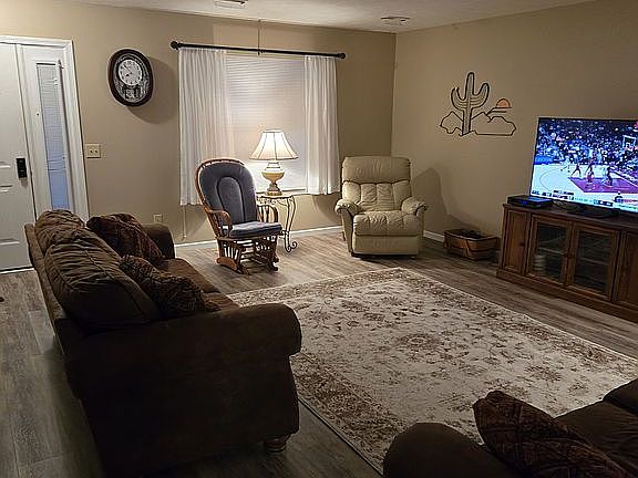 4th image of 813 Cornflower Ln