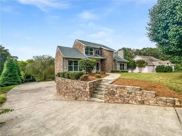 4436 Lochurst Dr, Pfafftown, NC 27040