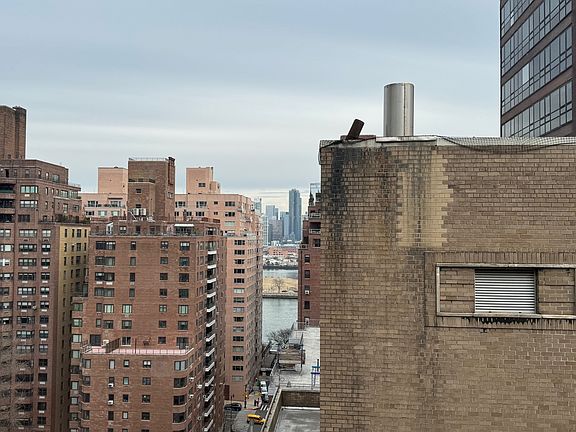 5th image of 404 E 55th St APT 16A