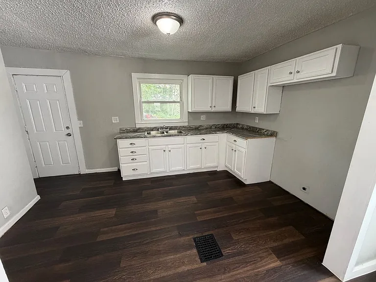 3904 Smart Ave — Photo 11