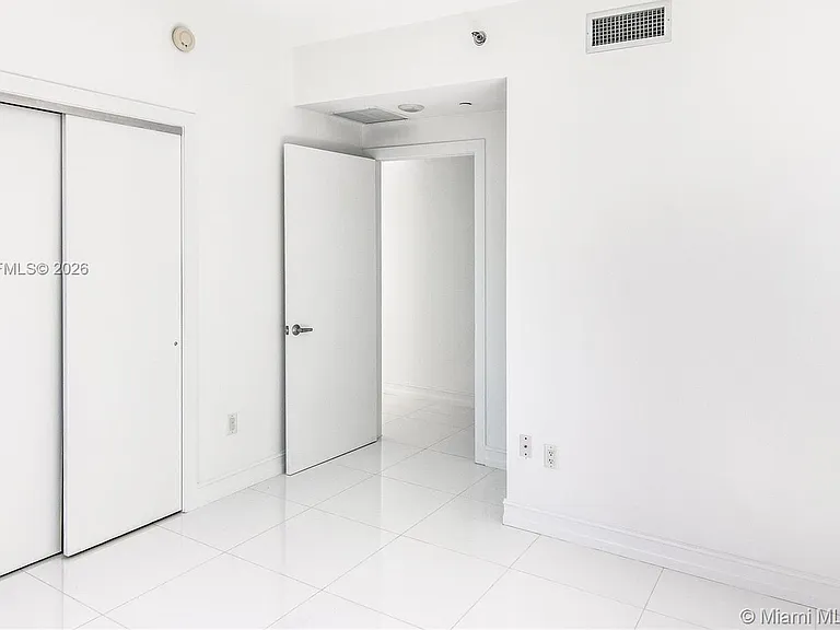 1060 Brickell Ave #2911 — Photo 4