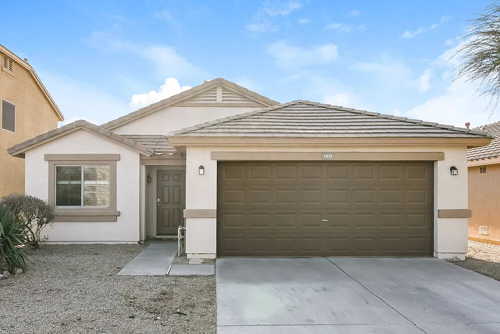 4 bed, 2.0 bath, 1678 sqft, $2,060 — Photo 1