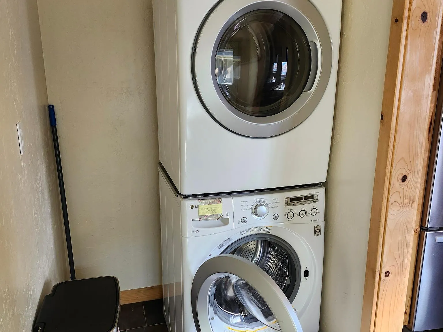 2 bed, 892 sqft, $1,600 — Photo 3