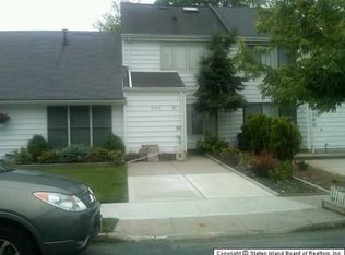 290 Hampton Grn, Staten Island, NY 10312