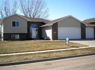 5609 S Sarmar Ave, Sioux Falls, SD 57106