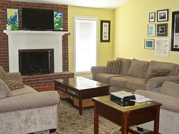 3rd image of 33 Mackeral Dr