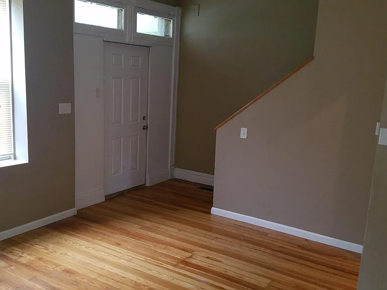 3425 Alberta St — Photo 2