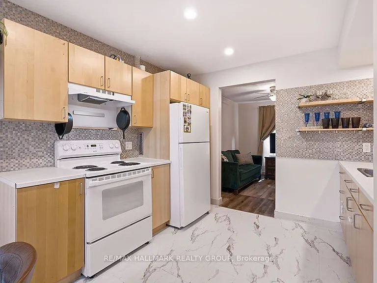 67 Grady Cres — Photo 7