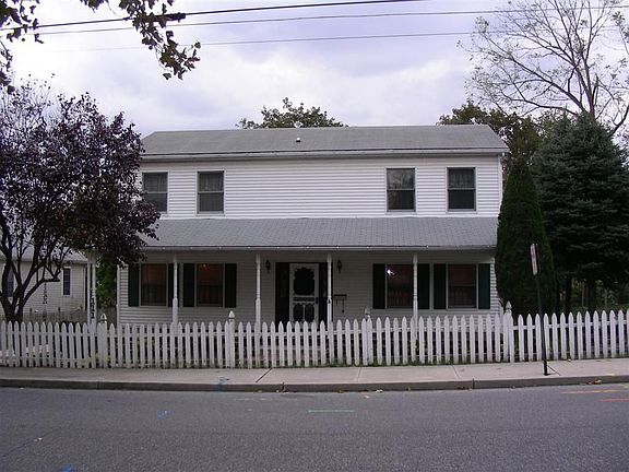 111 Hough St Front Center