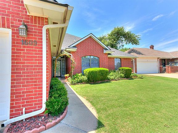 2nd image of 1609 Brown Oaks Dr