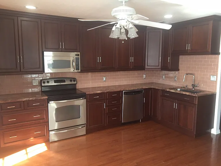 2137 S Lincoln St — Photo 2
