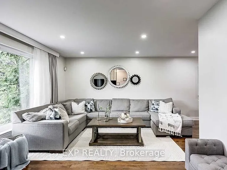 72 Billington Cres #UPPER — Photo 3