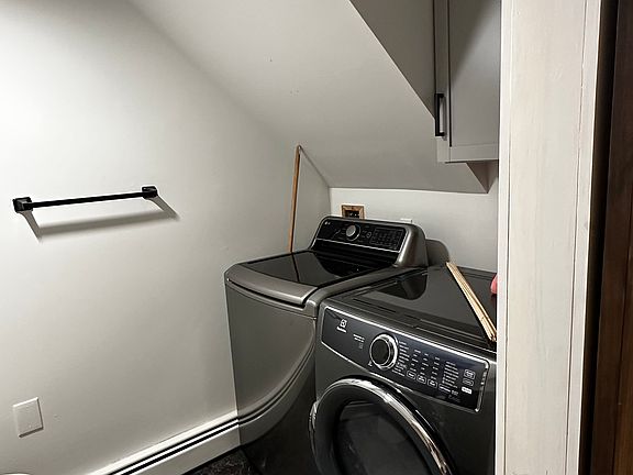 1/2 bath - laundry