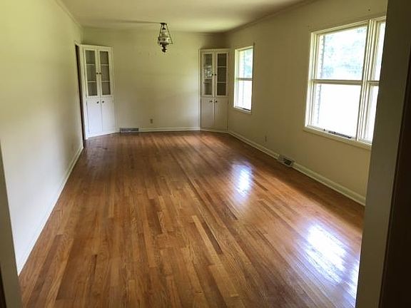 4th image of 1118 Houston Dr
