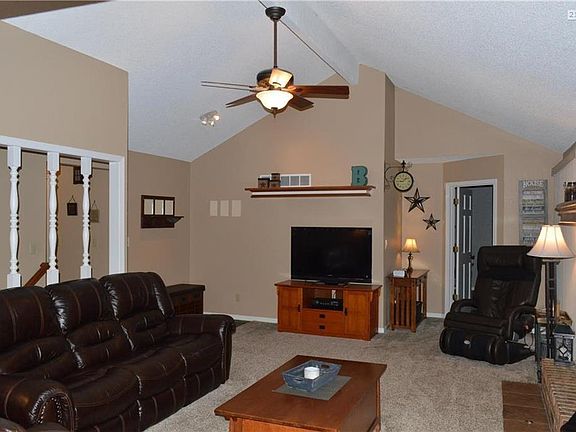 5th image of 1412 NW Westwood Dr