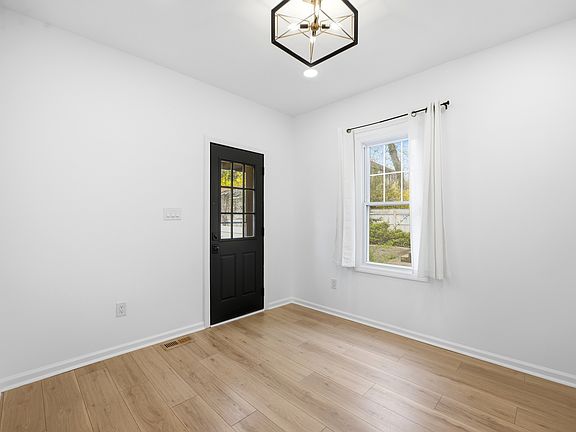 5th image of 40 Edgewood Rd