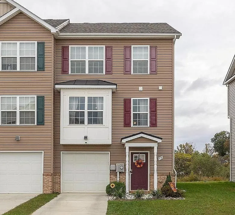 79 Moses Dr — Photo 2