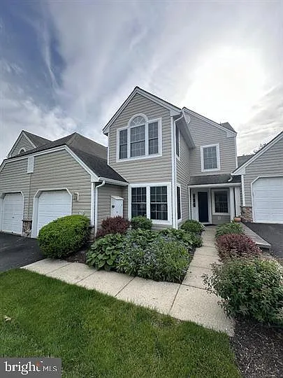 4 bed, 3.0 bath, 1900 sqft, $3,000 — Photo 3