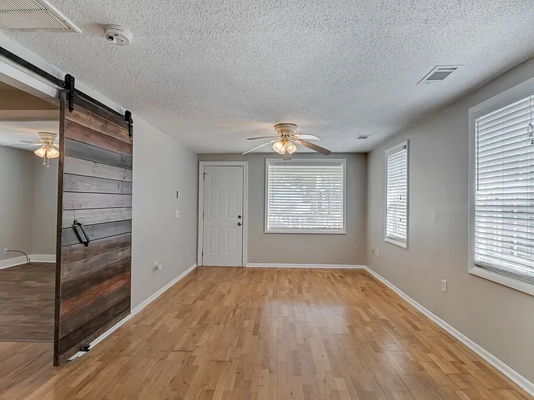 2025 Eppinger St — Photo 7