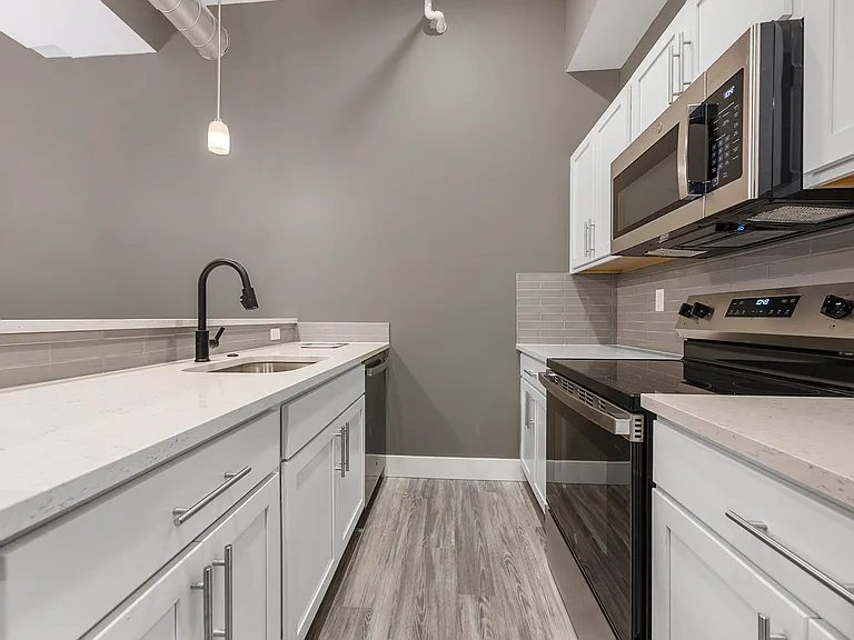 137 E Main Ave — Photo 4