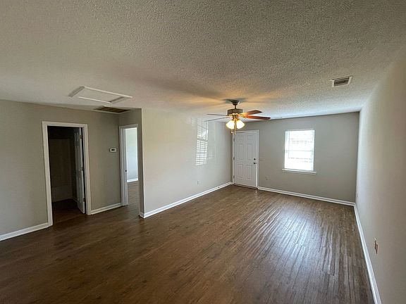 3rd image of 26 Southern Ct #10