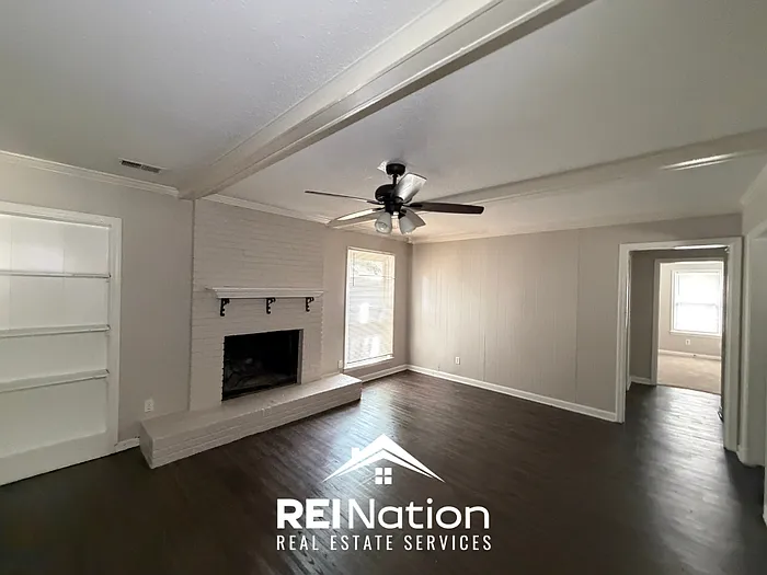 4 bed, 2.0 bath, 2205 sqft, $1,895 — Photo 2