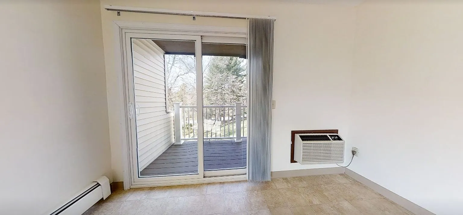 1 Bed 1 Bath on Sunderland — Photo 3