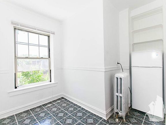 3rd image of 3236 W Wrightwood Ave
