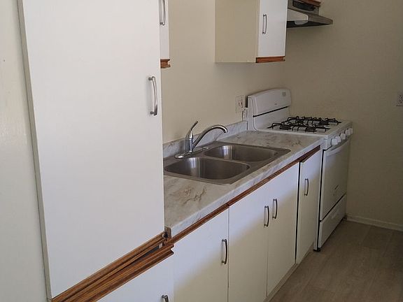 3rd image of 8209-8211 S Broadway #8209-5