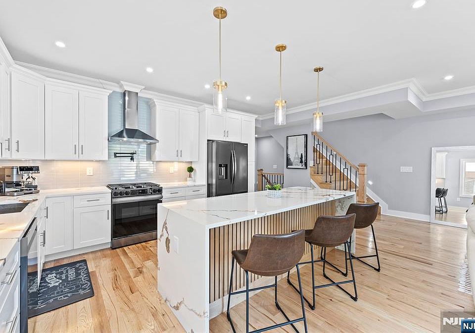 1st image of 335 Virginia Ave #2