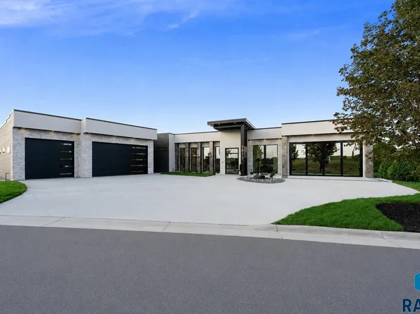 5812 N Mapleton Pl, Sioux Falls, SD 57104