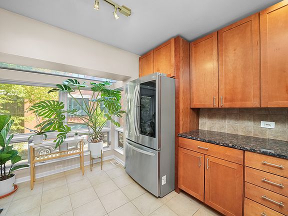 4th image of 641 W Willow St APT 124
