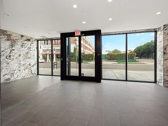 3rd image of 667 N Wilton Pl #501