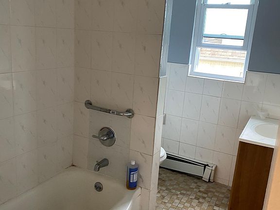 2nd image of 52 Vernon Pl #2