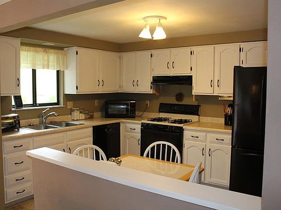 2nd image of 2945 Abbey Ln