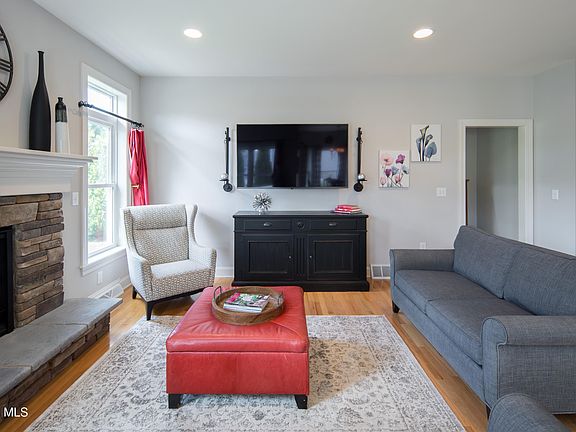 4th image of 8 Sutton Drive