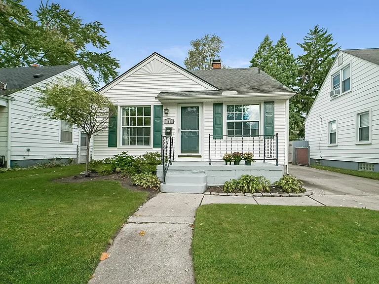141 Girard Ave — Photo 1