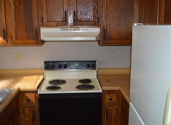 3rd image of 645 W Sharpe St