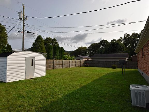 3rd image of 39 Westview Dr