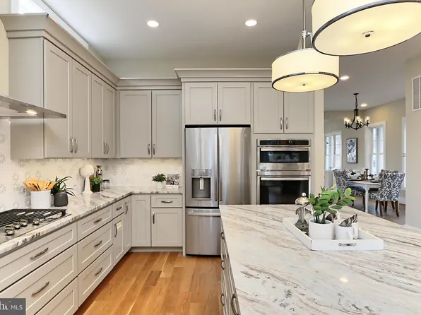 7017 Ridge Dr, Alexandria, VA 22306