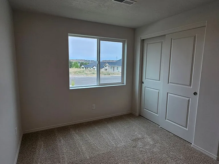 551 SE Polaris St — Photo 5