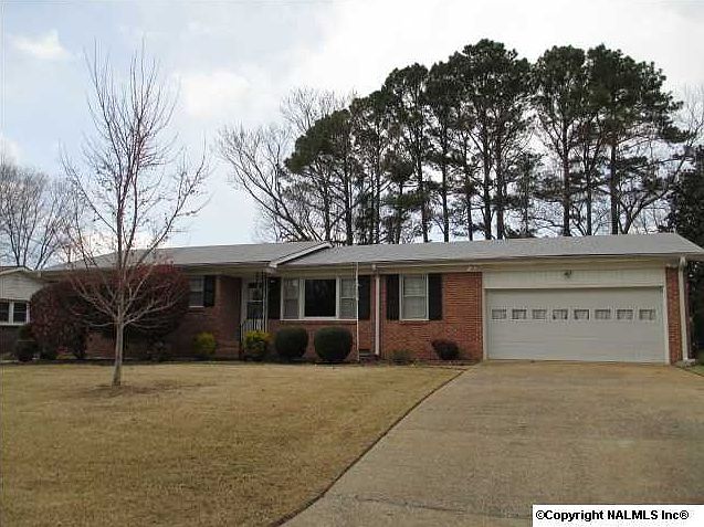 1st image of 2015 Woodmore Dr SE