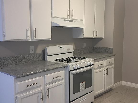 2nd image of 5112 Oakland St APT 103