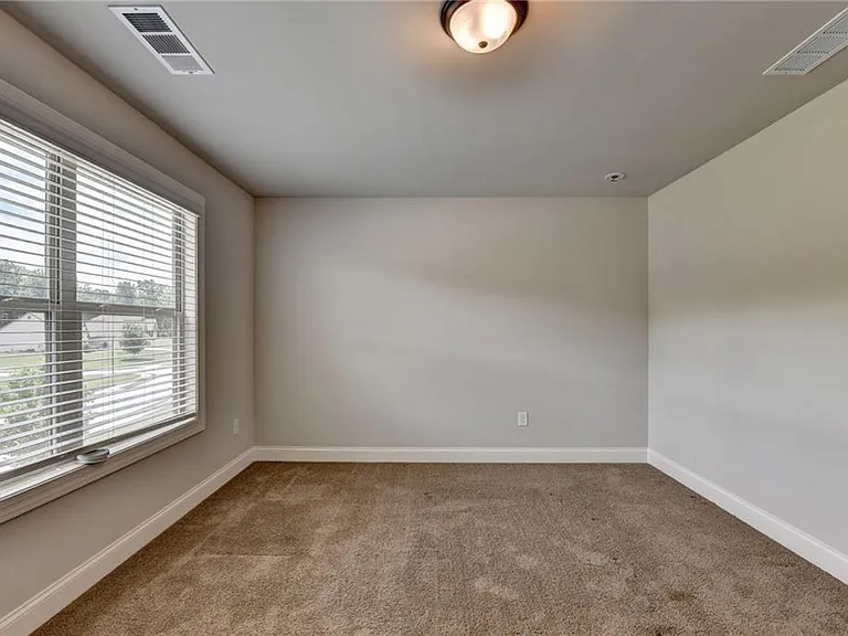 235 Bella Dr — Photo 63