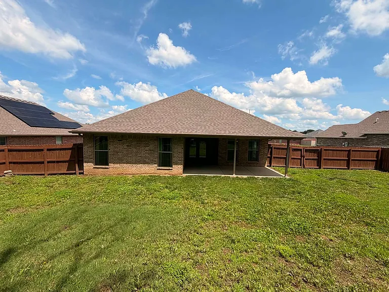 1104 Lakeview Dr — Photo 19