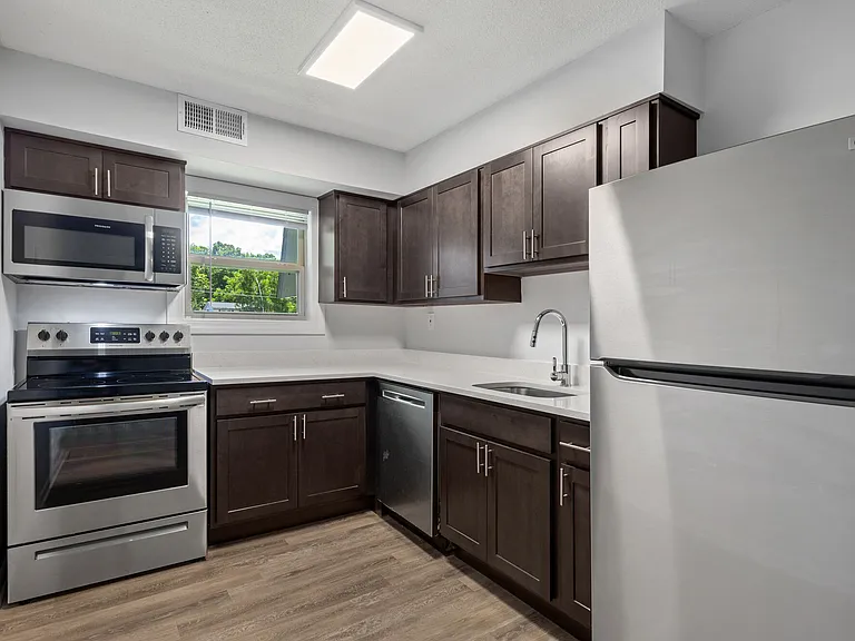 Tall Oaks Apartments — Photo 10