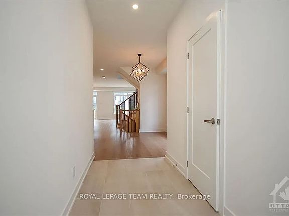 3rd image of 633 Rathburn Ln