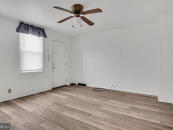 5th image of 951 E King St